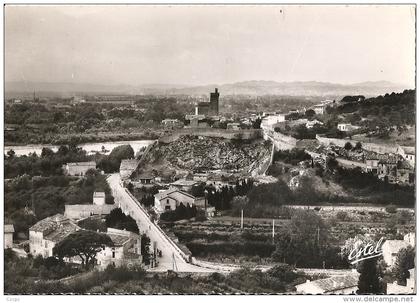 CPSM Villeneuve-lès-Avignon Vue générale sur la Tour Philippe le Bel et le Rhône