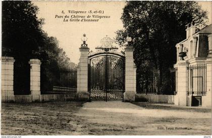 CPA AK VILLEPREUX - Parc du Chateau de VILLEPREUX - La Grille (353620)