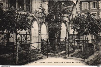 CPA VILLEQUIER - Tombau de la Familie Victor Hugo (126270)