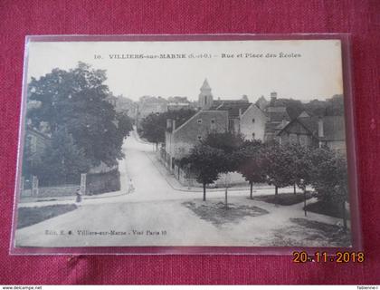 CPA - Villiers-sur-Marne - Rue et Place des Ecoles