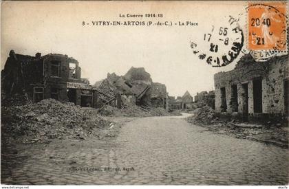 CPA VITRY-en-ARTOIS -La Place (139455)