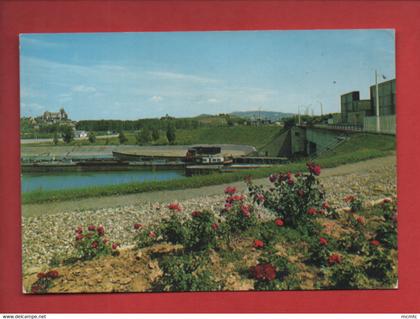 CPM -  Ile du Rhin -  Vogelgrun - Neuf Brisach    (péniches , péniche )