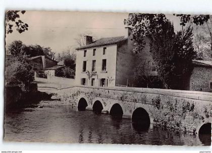 VOUNEUIL SOUS BIARD : Le Moulin - très bon état