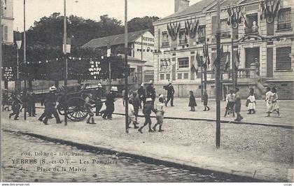 CPA Yerres Les Pompiers Place de la Mairie