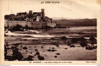 CPA ANTIBES - Les Vieux Remparts et les Alpes (639525)