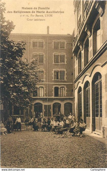 CPA 69 Rhone Lyon 6 LYON -- Maison de famille des Religieuse de Marie Auxiliatrice- Cour intérieure