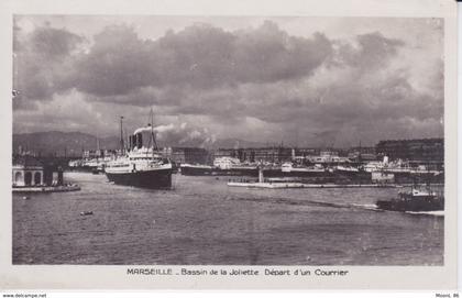 13 - MARSEILLE - LE BASSIN DU PORT LA JOLIETTE - DEPART D'UN BATEAU COURRIER - ZONE PORTUAIRE