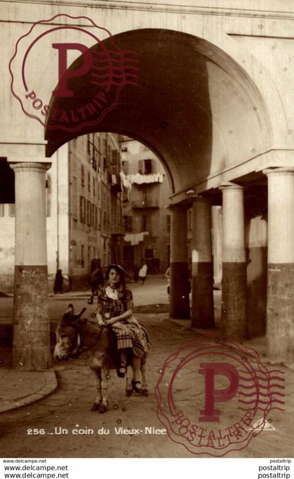 RPPC FOTOPOSTAL UN COIN DE VIEUX NICE