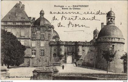 CPA Hautefort - Entree du Chateau (1081666)