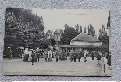 Loures Barbazan, place de la buvette, le matin, Hautes Pyrénées 65