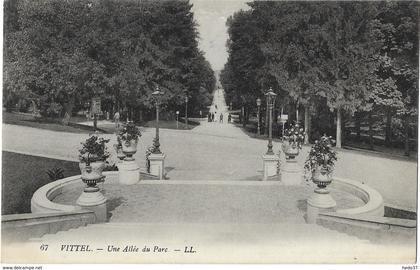 Vittel - Une Allée du Parc