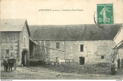 AINCOURT intérieur d'une ferme