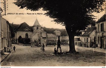 CPA ANDILLY - Place de la Mairie (107897)