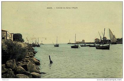 - herault - ref A584 -  agde - entree du grau d agde -  plan partiel hotel - bateaux -  carte colorisee bon etat -