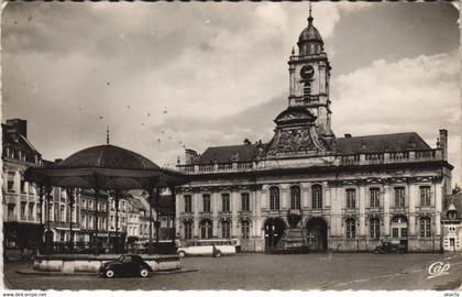 CPA AIRE-sur-la-LYS-La Grand'Place et l'Hótel de Ville (46236)