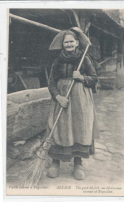 V 564/ CPA  ALSACE (67) VIEILLE FEMME A  ENGWILLER