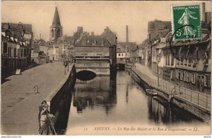 CPA AMIENS Rue des Majots et Rue d'Engoulvent (807771)