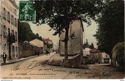 CPA Amplepuis - Gendarmerie et Rue de Thizy (1036434)