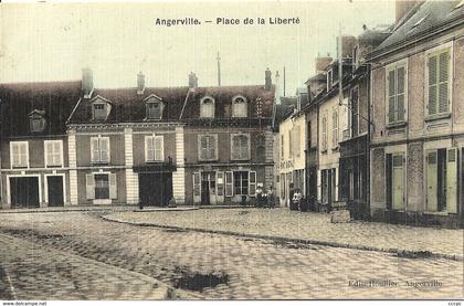 CPA Angerville Place de la Liberté