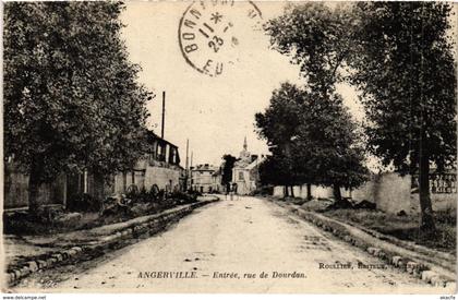 CPA Essonne ANGERVILLE Entrée rue de Dourdan (983105)