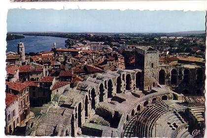 ARLES LES ARENES ET LE RHONE