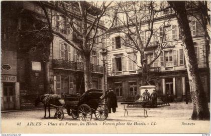 Arles - Place du forum