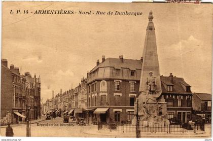 CPA ARMENTIERES Rue de DUNKERQUE monument (983652)