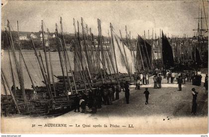 CPA Audierne- Le Quai apres la Peche FRANCE (1025516)