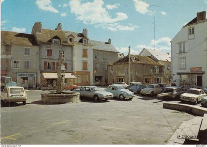 AUMONT-AUBRAC (Lozère): La Place (parking véhicules)