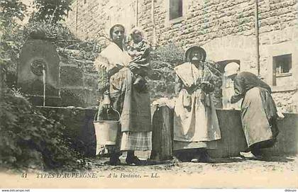 63 - Types d'Auvergne - A la Fontaine - Animée - Folklore - Scènes et Types - CPA - Voir Scans Recto-Verso