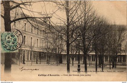 CPA Auxerre - College d'Auxerre - Cour des Grands FRANCE (960483)