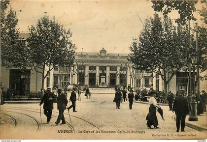 avignon * la gare et les nouveaux cafés restaurants * rue place