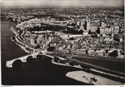 CPM AVIGNON Le Palais des Papes - Le Pont Saint-Benezet (1087082)