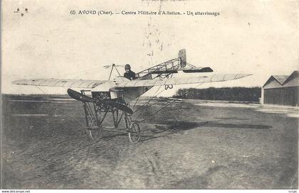 CPA Avord Centre Militaire d'Aviation Un atterrissage - Monoplan Blériot