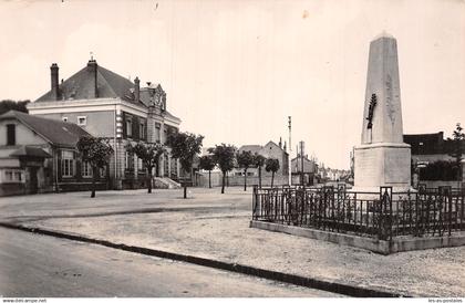 77 BAGNEAUX SUR LOING LA MAIRIE