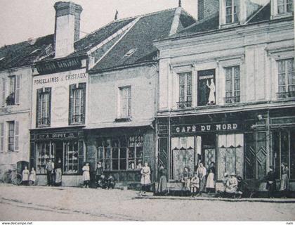 61 - BAZOCHES SUR HOENE - " CAFE DU NORD, COMMERCES... " - CENTRE DU BOURG -