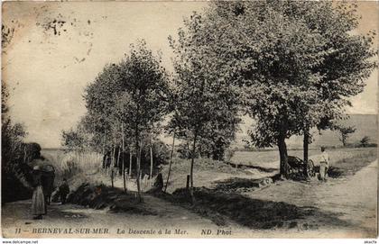 CPA BERNEVAL-sur-MER - La Descente a la Mer (105604)