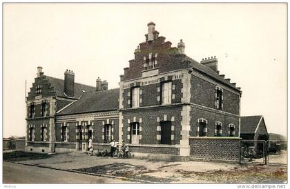 BEUVRAIGNES - les écoles.