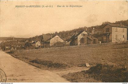 BOISSY LA RIVIÈRE - rue de la république.