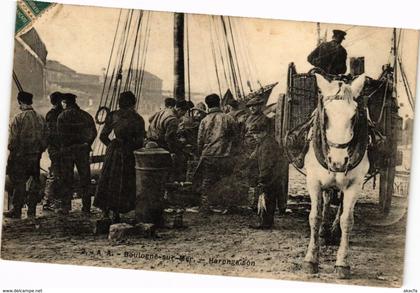 CPA BOULOGNE-sur-MER - Harrengaison (196229)