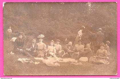 Bourges Carte Photo - Groupe de Personnes avec Chapeaux - Déjeuner - Animée - A. RÉTY Photographe Bourges