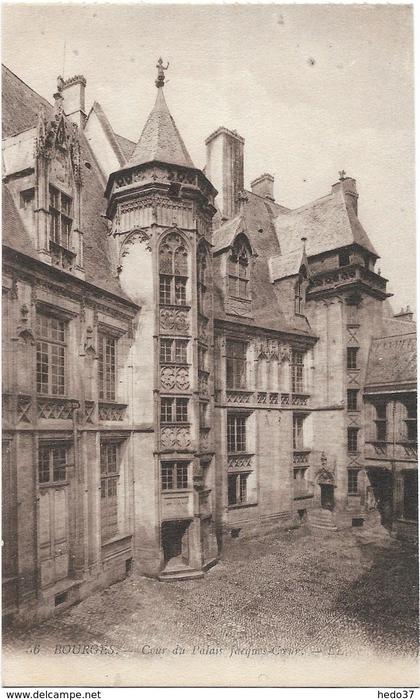 Bourges - Cour du Palais Jacques-Coeur