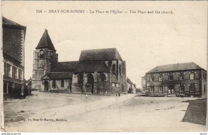 CPA BRAY-SUR-SOMME place de l'eglise (25131)