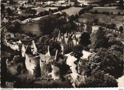 CPM BRESSUIRE Ancien et Nouveau Chateau de Bressuire (1141664)