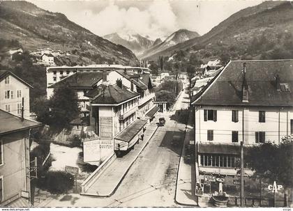 CPSM Brides-les-Bains La rue Centrale et la Vanoise