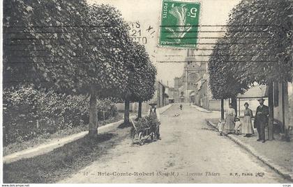 CPA Brie-Comte-Robert Avenue Thiers