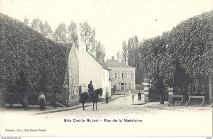 CPA Brie-comte-Robert Rue de la Madeleine