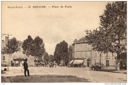 BRIOUDE PLACE DE PARIS ANIMEE