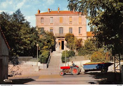 CAPESTANG - Collège d'Enseignement Supérieur - Tracteur