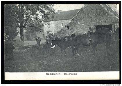 cpa du 29 St Hernin  une ferme ..  Carhaix Plouguer  MABT12